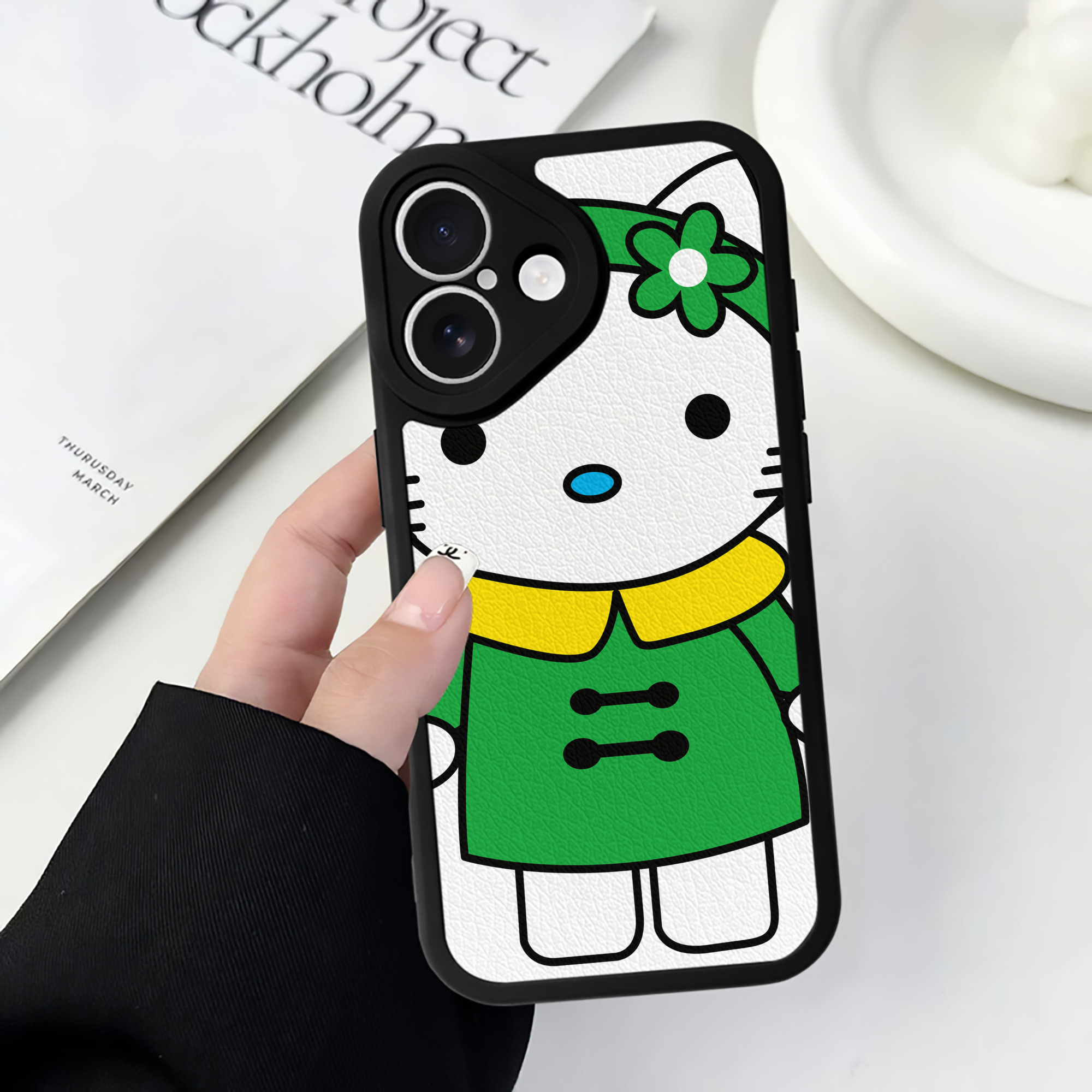 （画像用） Hello Kitty ハローキティ 【iPhone 16シリーズ対応】シリコンスマホケース（レザー調） 材質：シリコン